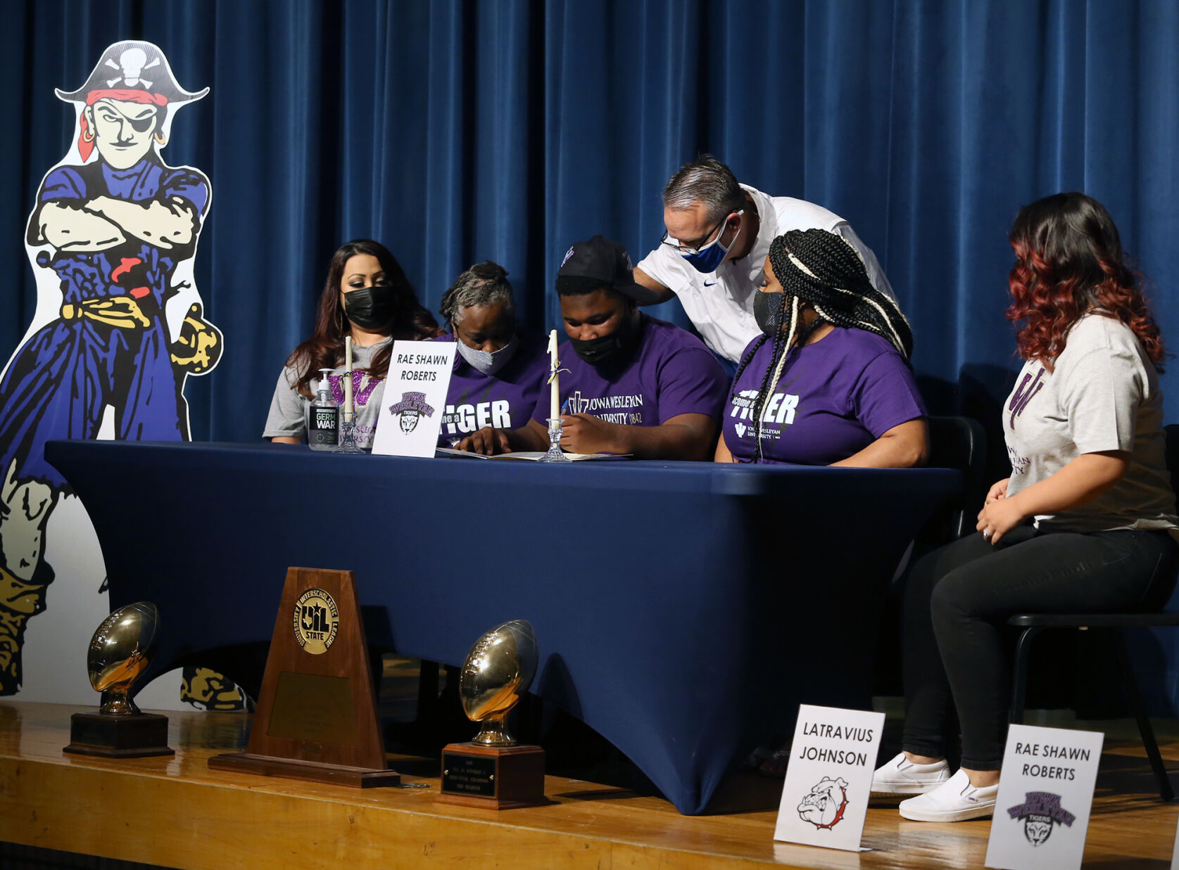 020421-wac-spt-lavega-signing-jl10.JPG